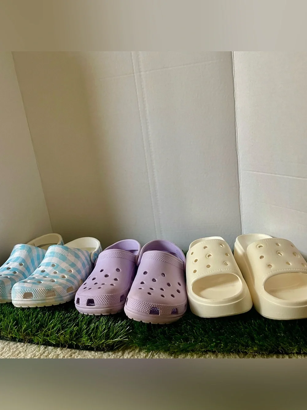 Crocs Lot of 3 Kids & Women’s Classic Clogs Slides Gingham Lavender White J4 W6